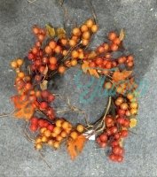 Венок с ягодами и листьями искусств.; 40см